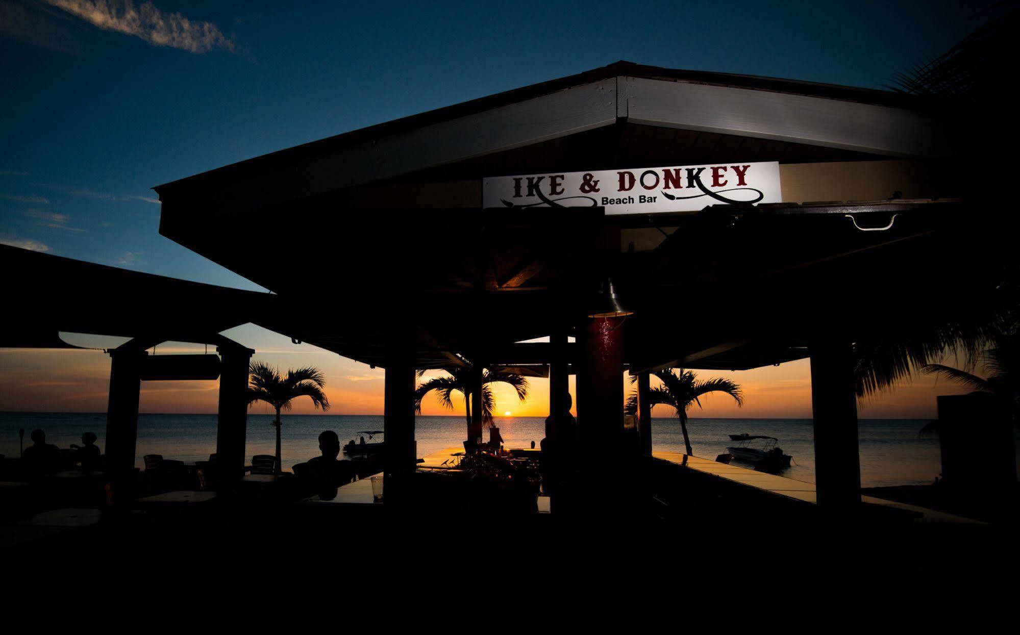 Bohio Dive Resort Cockburn Town Exterior foto